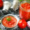 Сырая аджика из помидор и чеснока